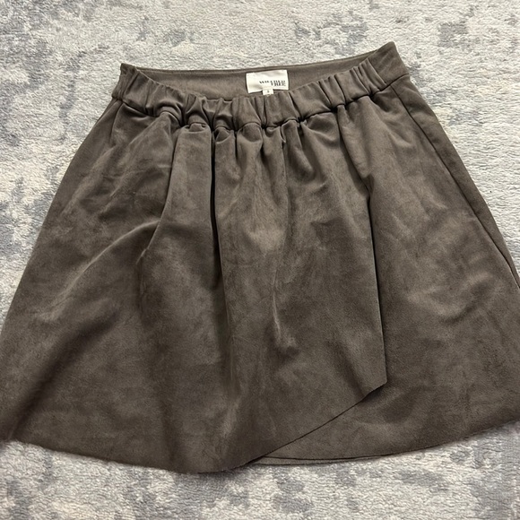 Aritzia Dresses & Skirts - Aritzia “suede” skirt